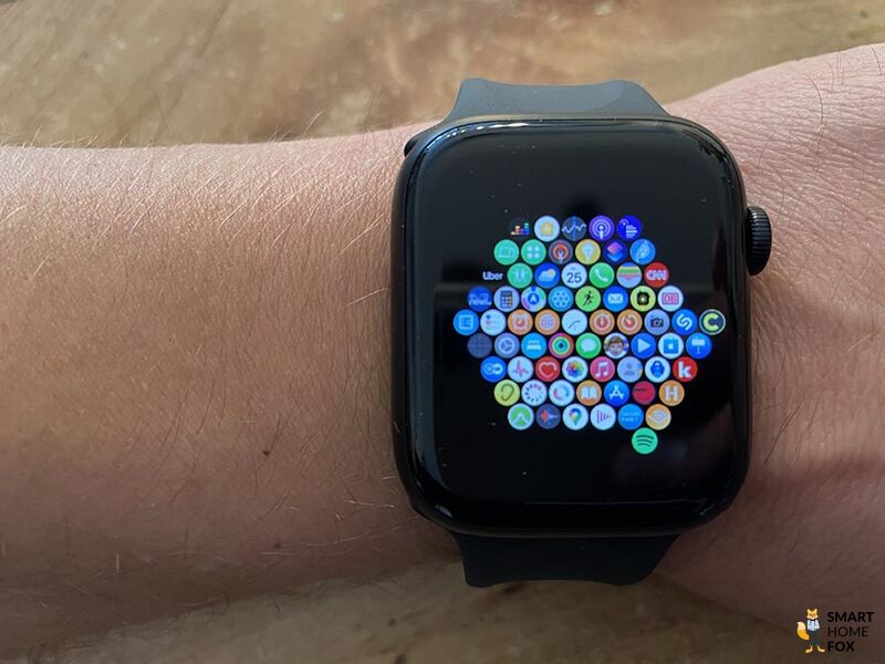 Уменьшение масштаба меню приложений на Apple Watch 7.